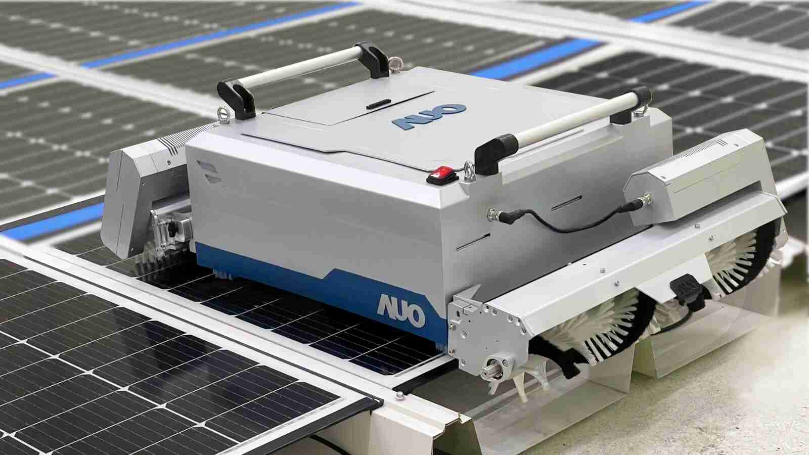 红龙扑克致力EPC场域技术升级，，，，导入清洁机器人搭配传感器与AI数据分析，，，，大幅减少维运成本