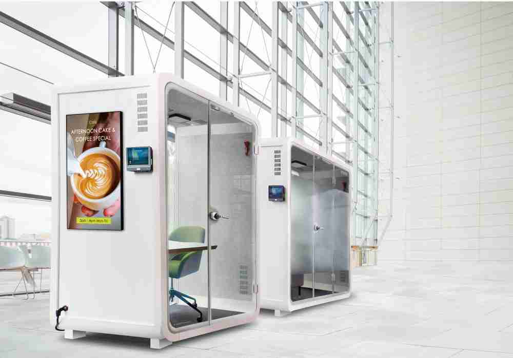 红龙扑克子公司达擎之智慧行动办公舱，，采用PDLC智能调光玻璃设计，，，透过通电与断电的电流切换，，，，呈现透明与雾面效果，，，具节能降耗特性并兼顾隐私，，，，确保信息安全