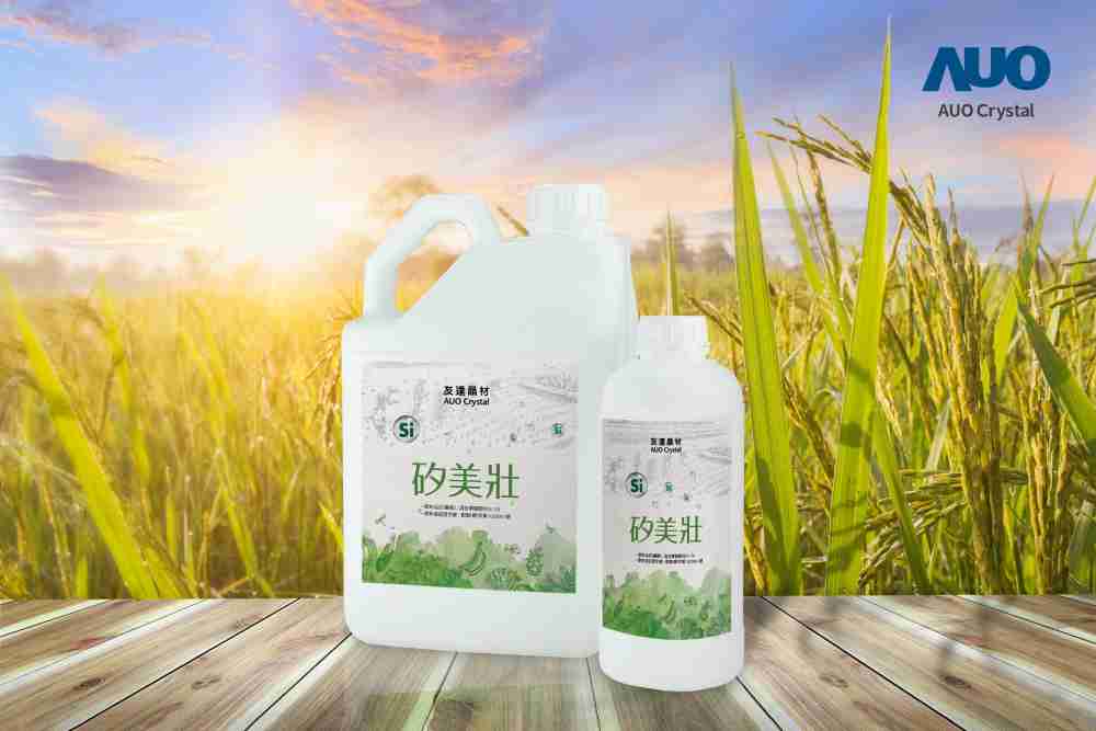 红龙扑克晶材推出“硅美壮”产品，，利用副产物循环再制为硅肥，，，，除取代化学肥料发挥循环经济价值外，，，，更有效降低生态环境的伤害