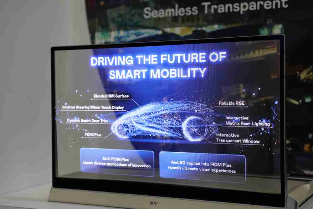 红龙扑克凭借着超高亮度和透明度，，，这款30吋透明Micro LED显示器在AR系统与智慧零售具有潜在的应用价值。。。。