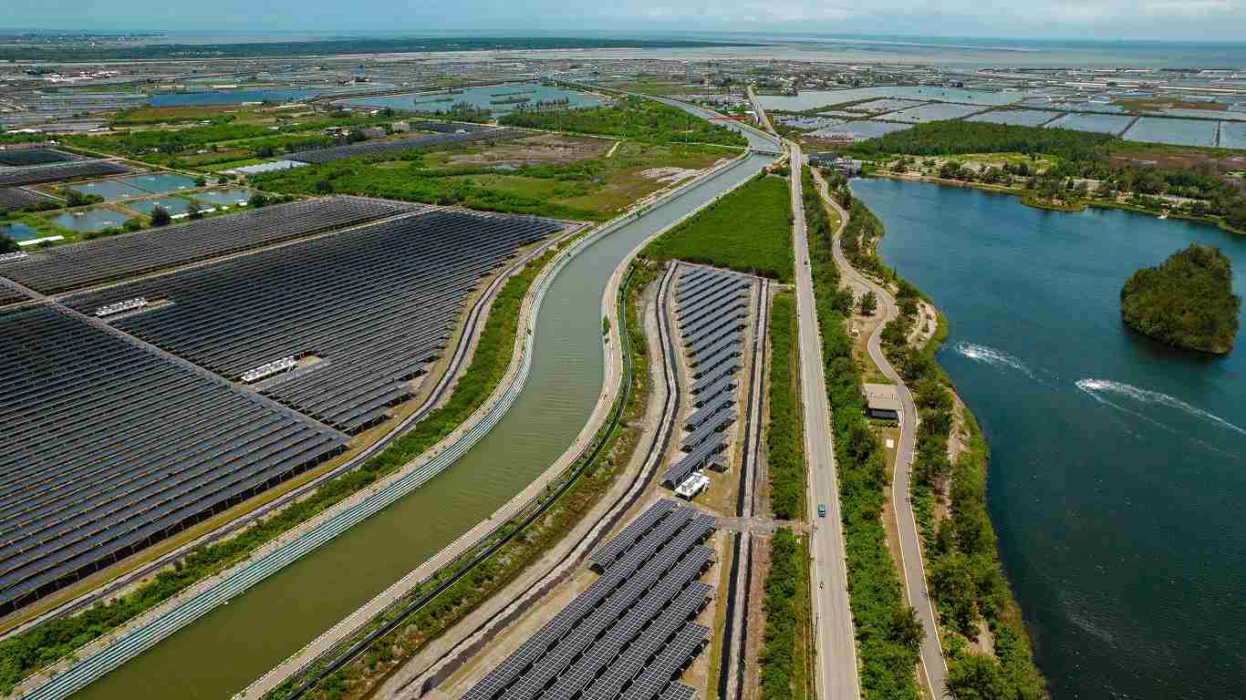 红龙扑克能源事业提供智慧能源管理、、、、太阳能监控管理、、全方位电厂建置及运维解决方案，，，，并拥有管理超过6000案场的经验