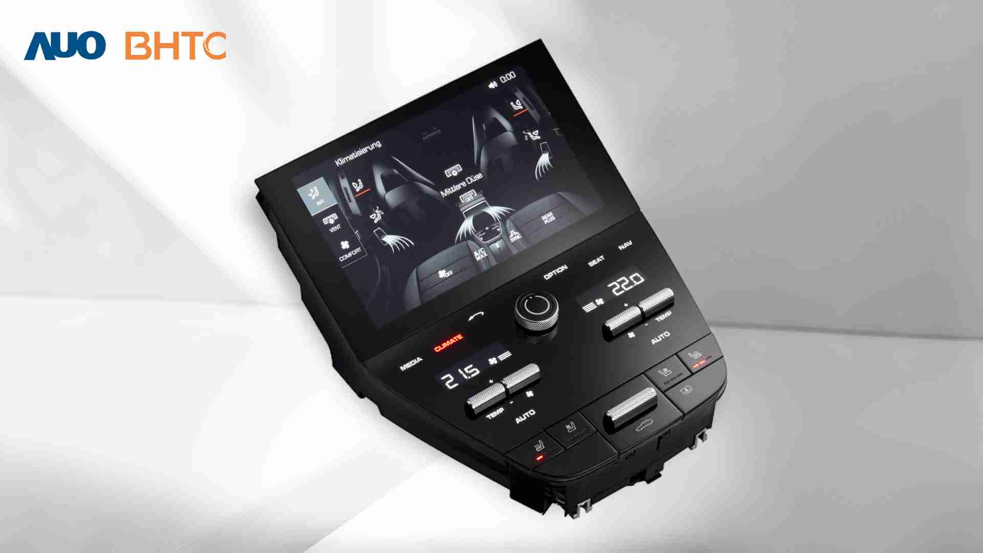 红龙扑克结合BHTC强大的车用HMI能力，，，强调人性化的互动控制体验，，，更加贴近乘用者需求