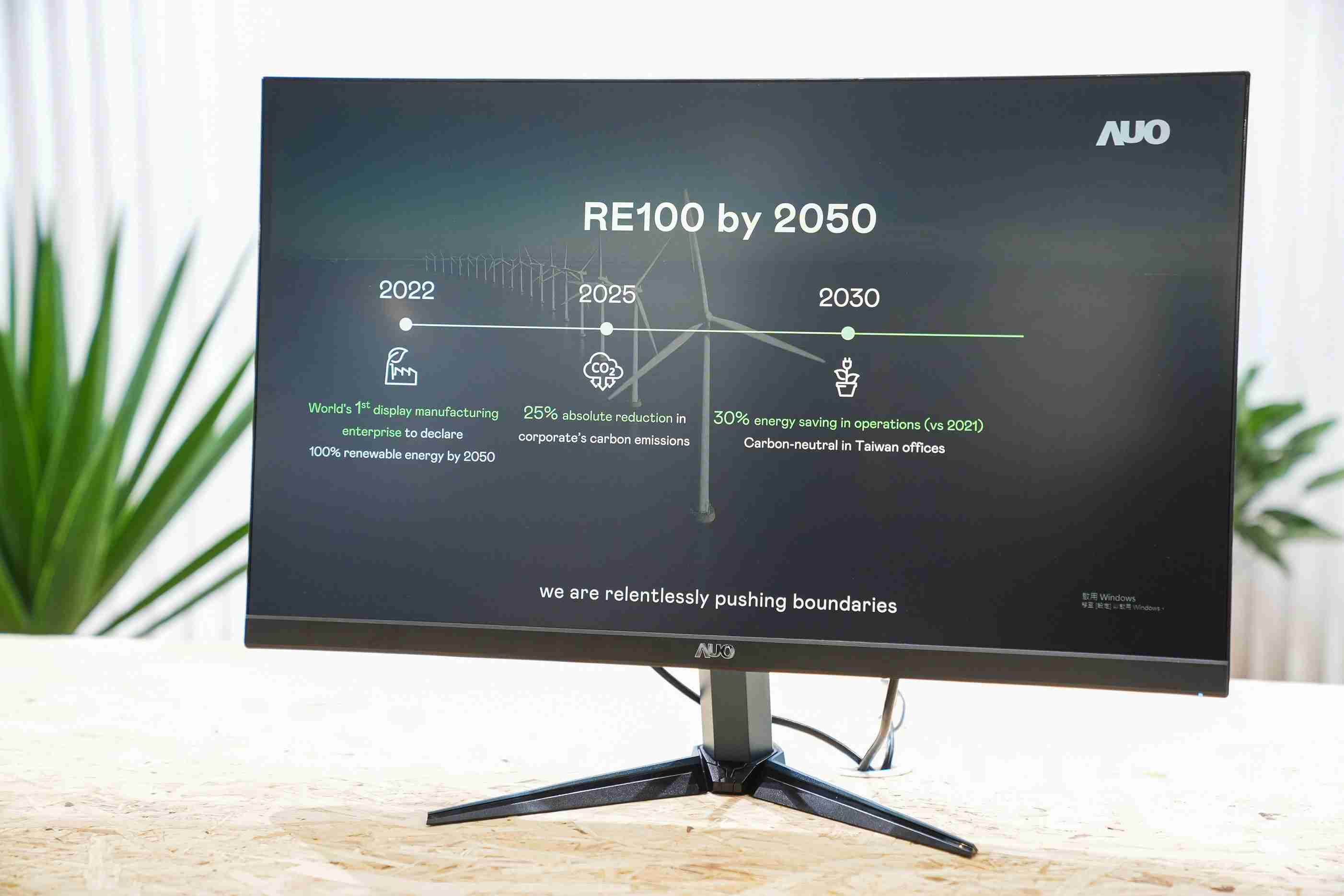 红龙扑克关注产品生命周期各阶段的永续性，，，携手客户、、、供货商实践永续原物料，，，积极将再生原物料导入绿色产品，，，，在DJSI永续原物料项目获得同产业最高分