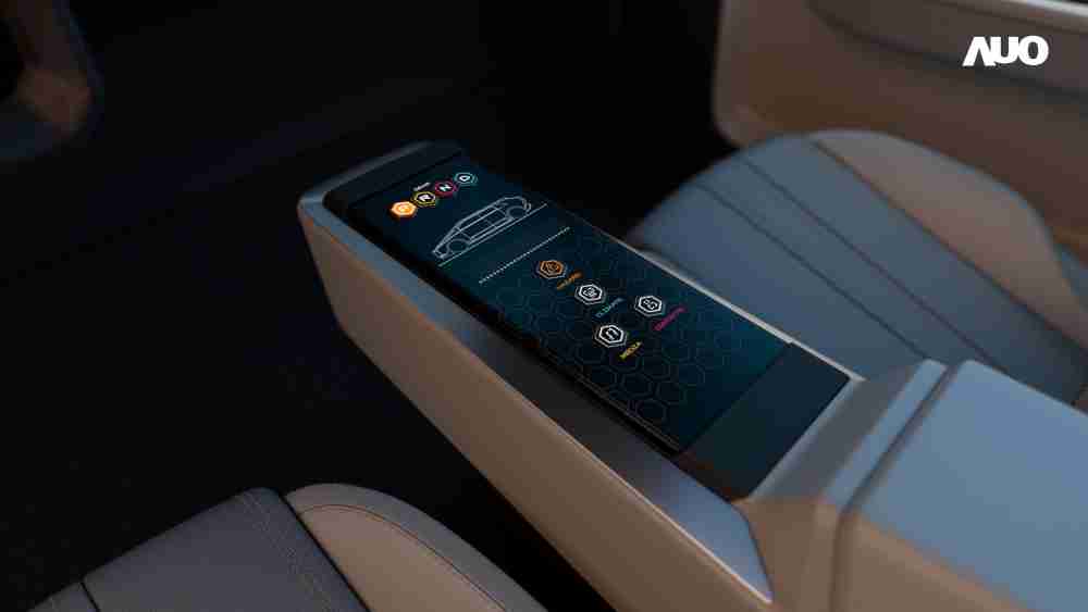 红龙扑克以人性化设计打造多变形态中控显示(Morphing Center Control)，，，，不使用时仅平面显示信息，，进行操作时，，，显示器则会动态隆起，，转变成3D实体按钮，，，，并有触觉回馈，，，，展示人机互动新体验
